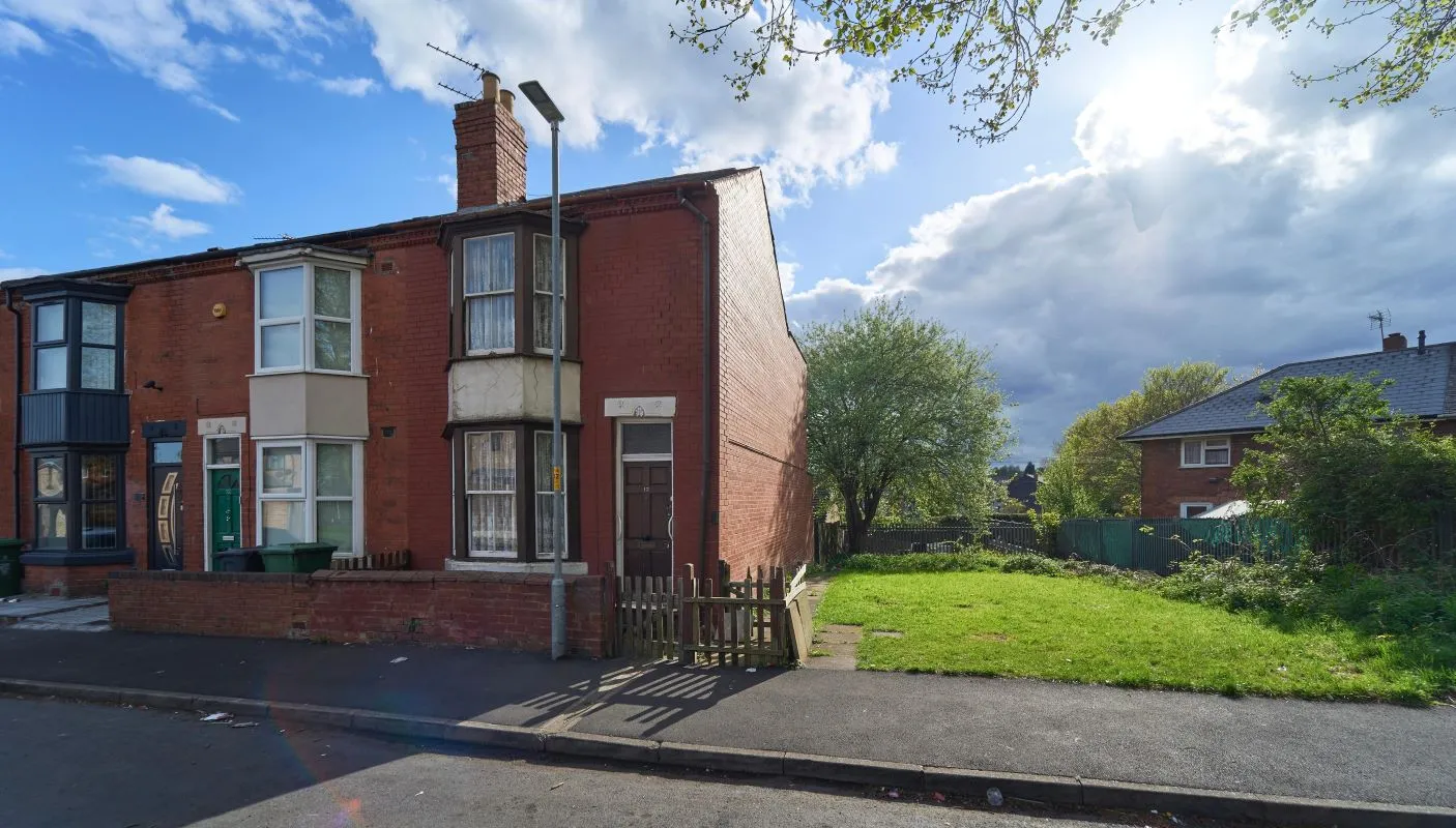 3 bedroom end terraced house in Walsall