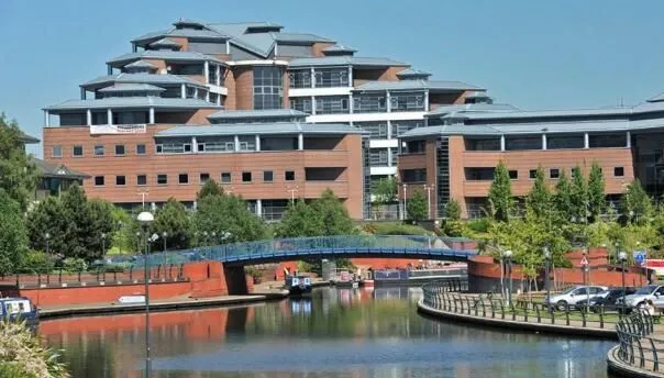 Vacant leasehold apartment in Brierley Hill