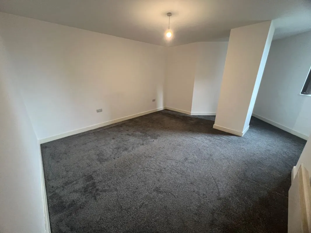 Vacant leasehold apartment in Brierley Hill