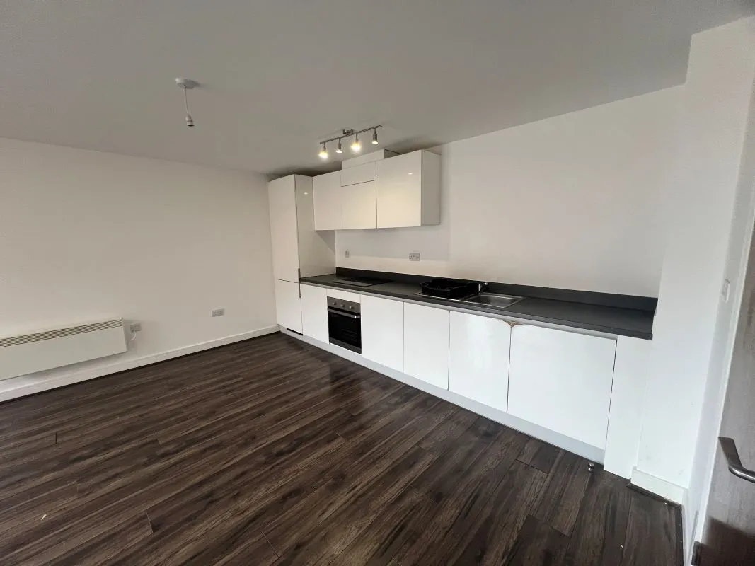 Vacant leasehold apartment in Brierley Hill