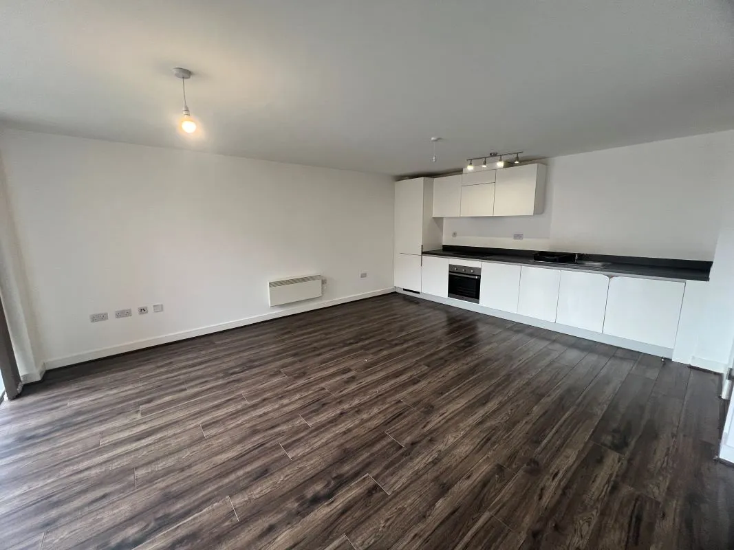 Vacant leasehold apartment in Brierley Hill