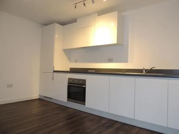Vacant leasehold apartment in Brierley Hill
