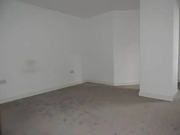 Vacant leasehold apartment in Brierley Hill