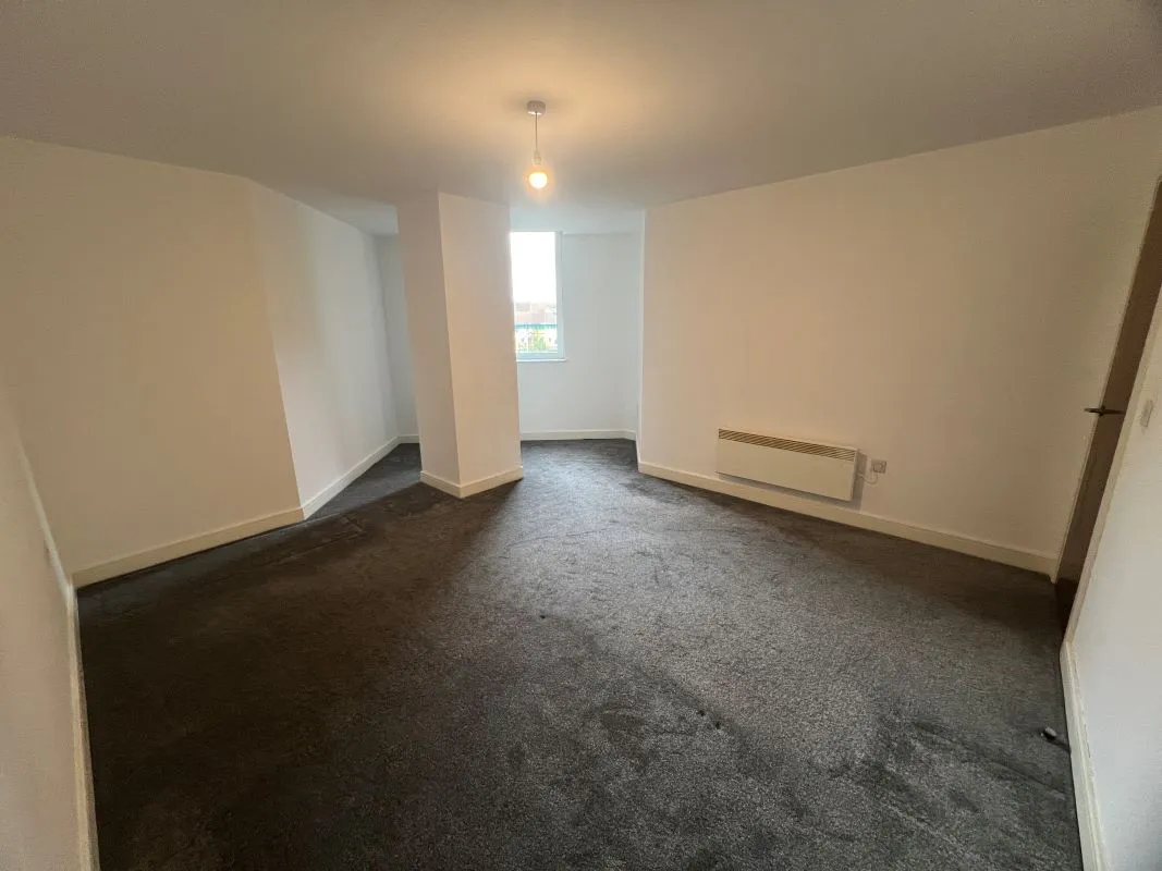 Vacant leasehold apartment in Brierley Hill
