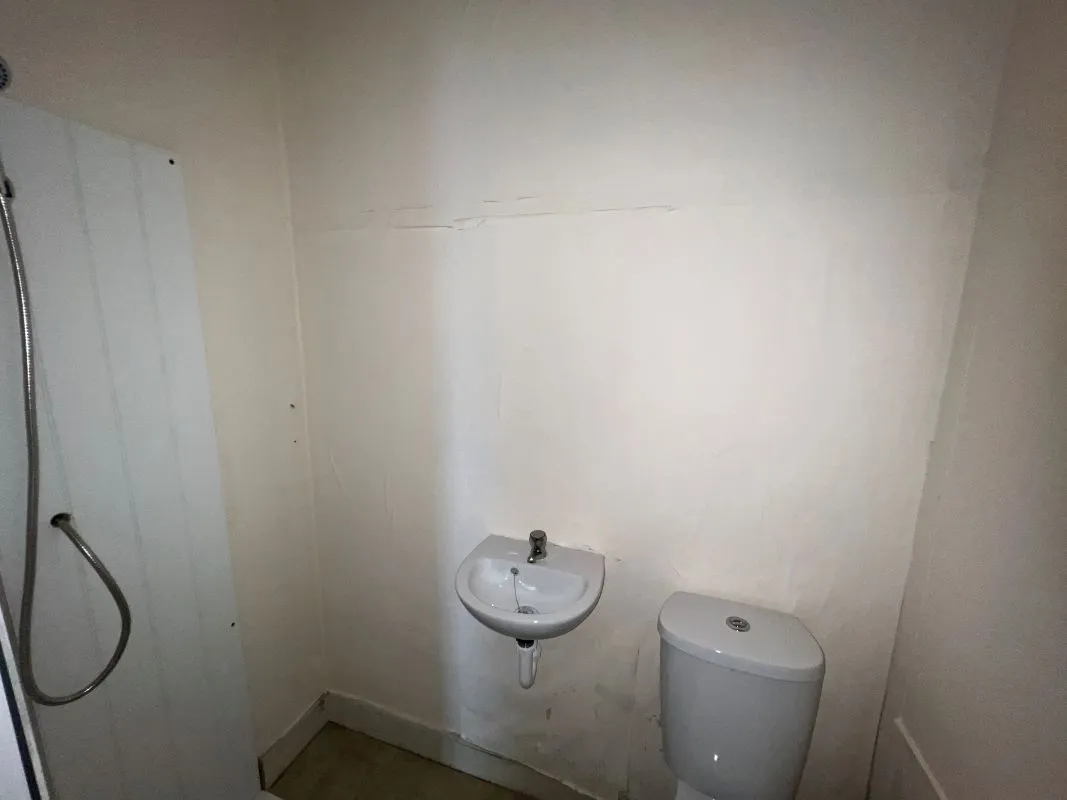 3 bedroom semi detached house in Worcester