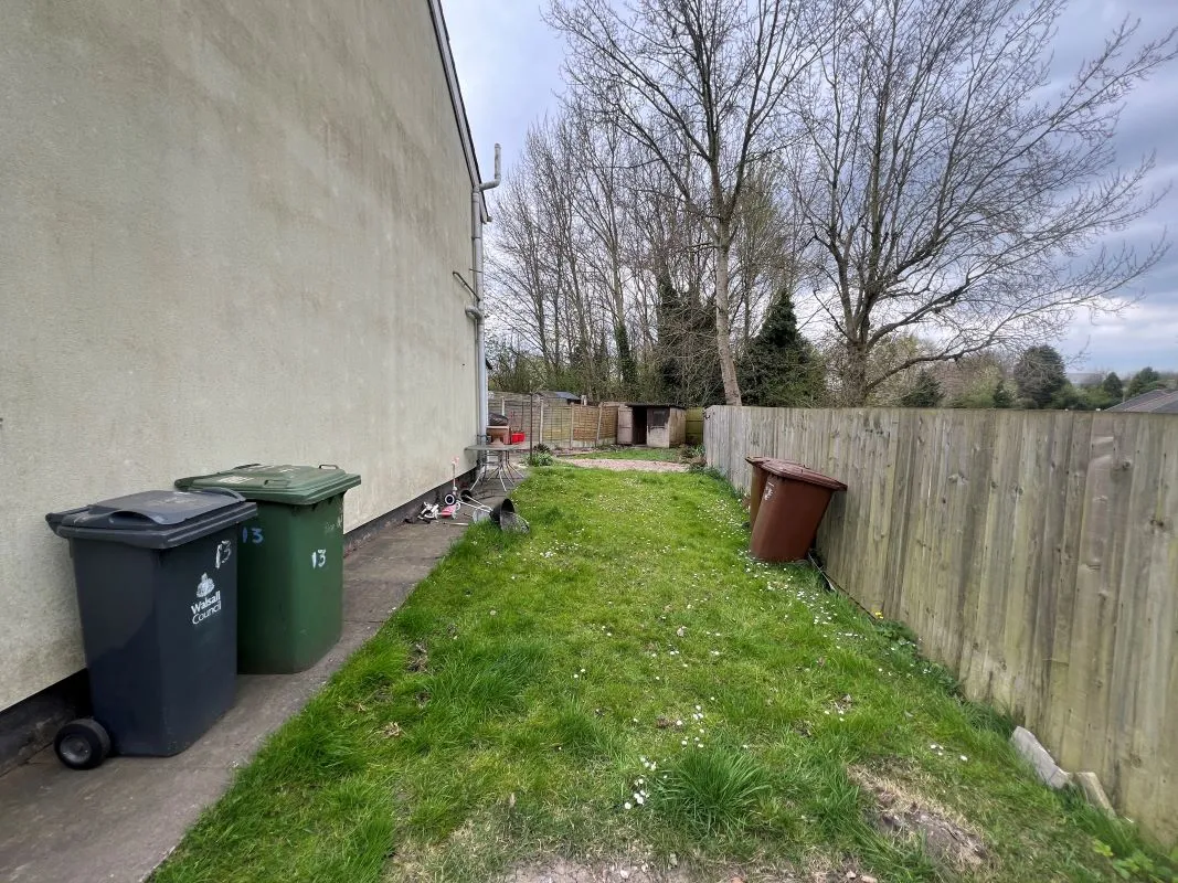 3 bedroom semi detached house in Willenhall