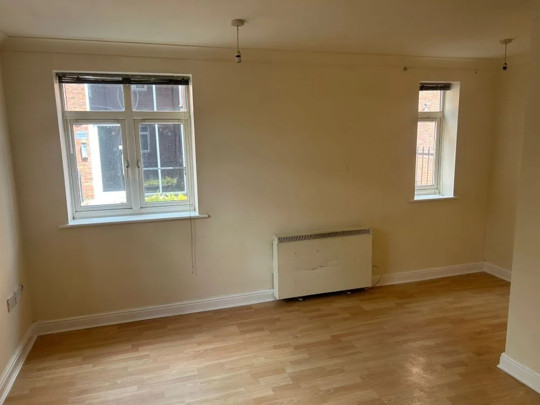 2 bedroom ground floor apartment in Warwick