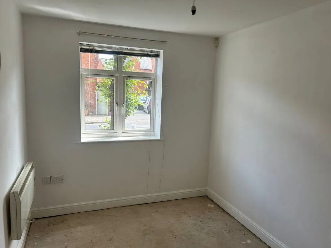 2 bedroom ground floor apartment in Warwick