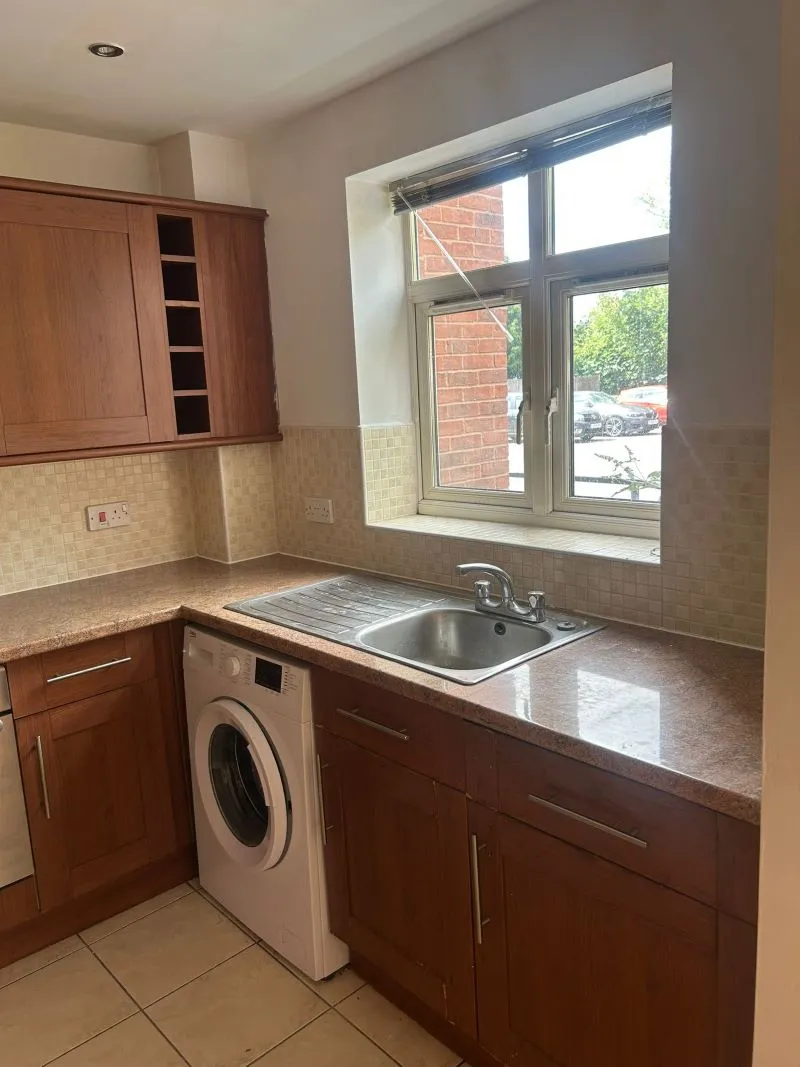 2 bedroom ground floor apartment in Warwick