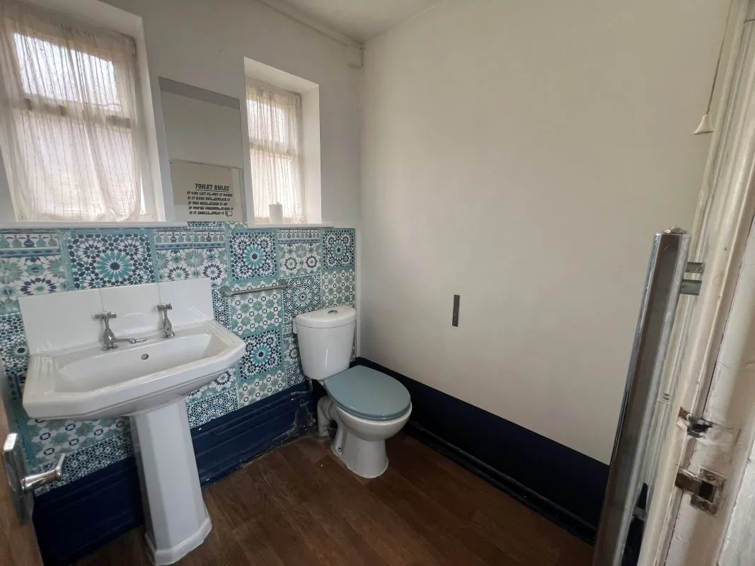3 bedroom end terraced former cafe in Stratford upon Avon, with planning permission for conversion to residential 