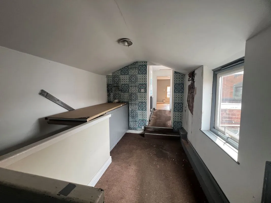 3 bedroom end terraced former cafe in Stratford upon Avon, with planning permission for conversion to residential 