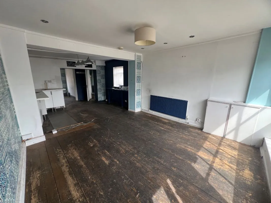 3 bedroom end terraced former cafe in Stratford upon Avon, with planning permission for conversion to residential 