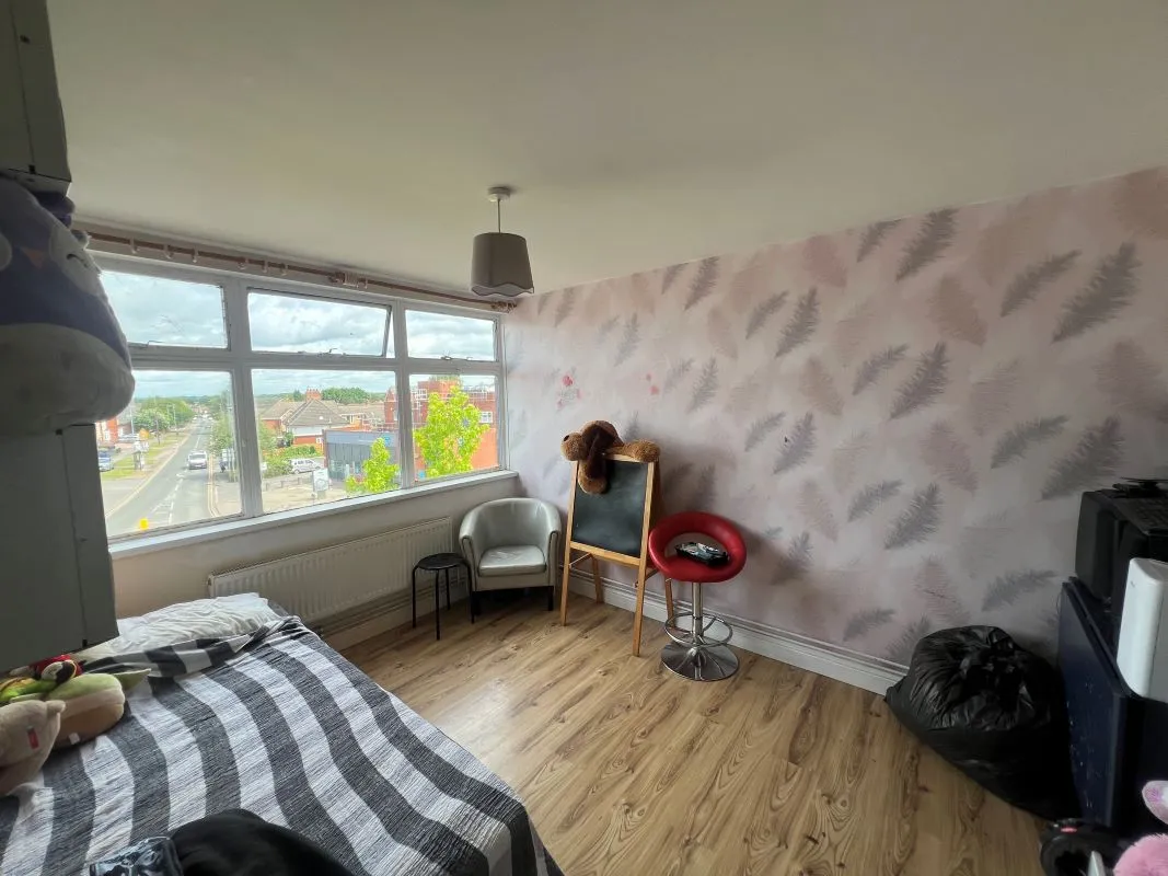 3 bedroom flat in Leicester