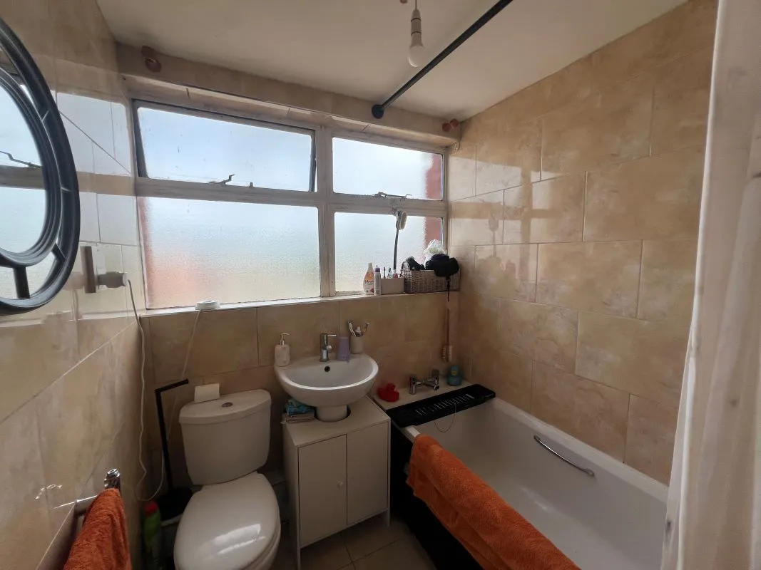 3 bedroom flat in Leicester