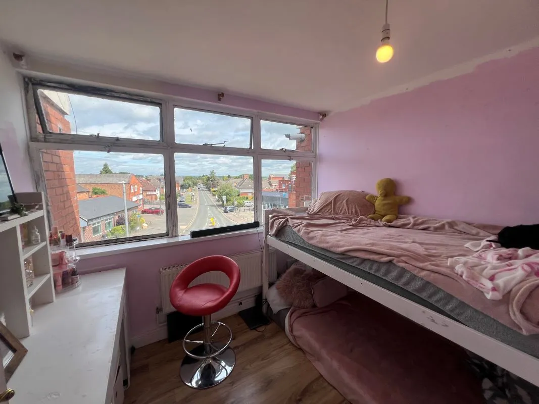 3 bedroom flat in Leicester