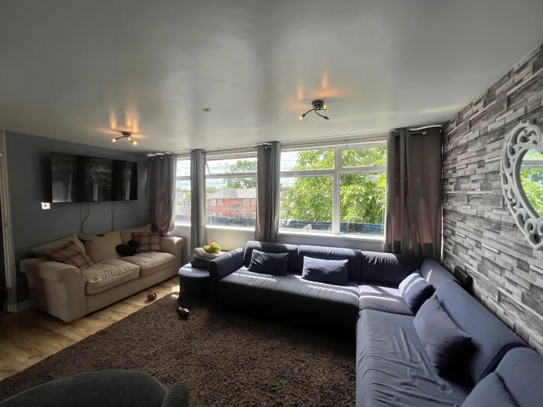 3 bedroom flat in Leicester