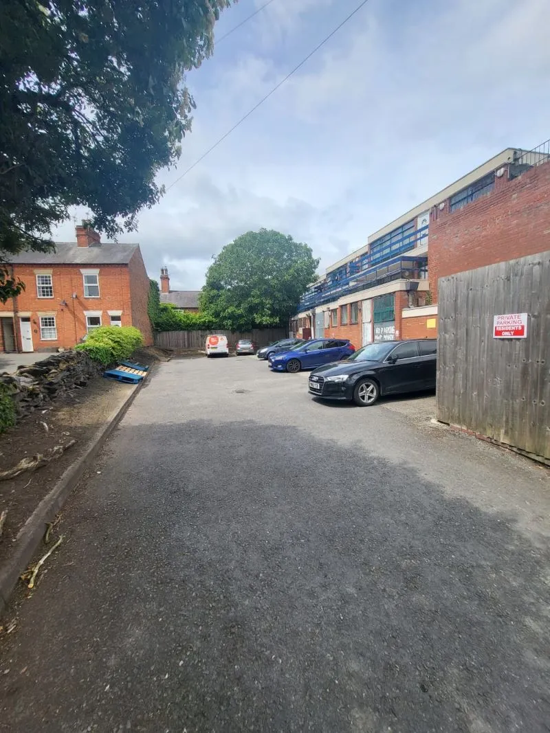 3 bedroom flat in Leicester