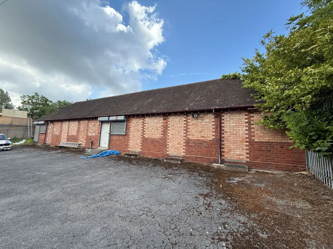A Freehold Mixed Use Investment Property in Stechford