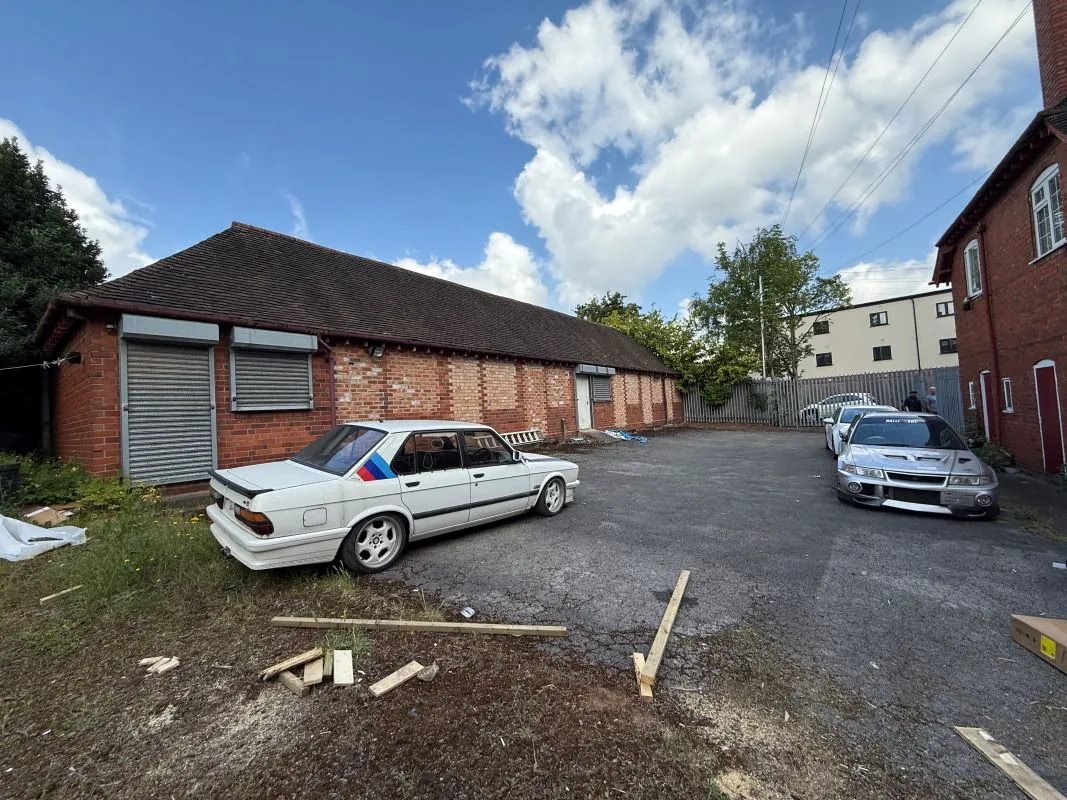 A Freehold Mixed Use Investment Property in Stechford