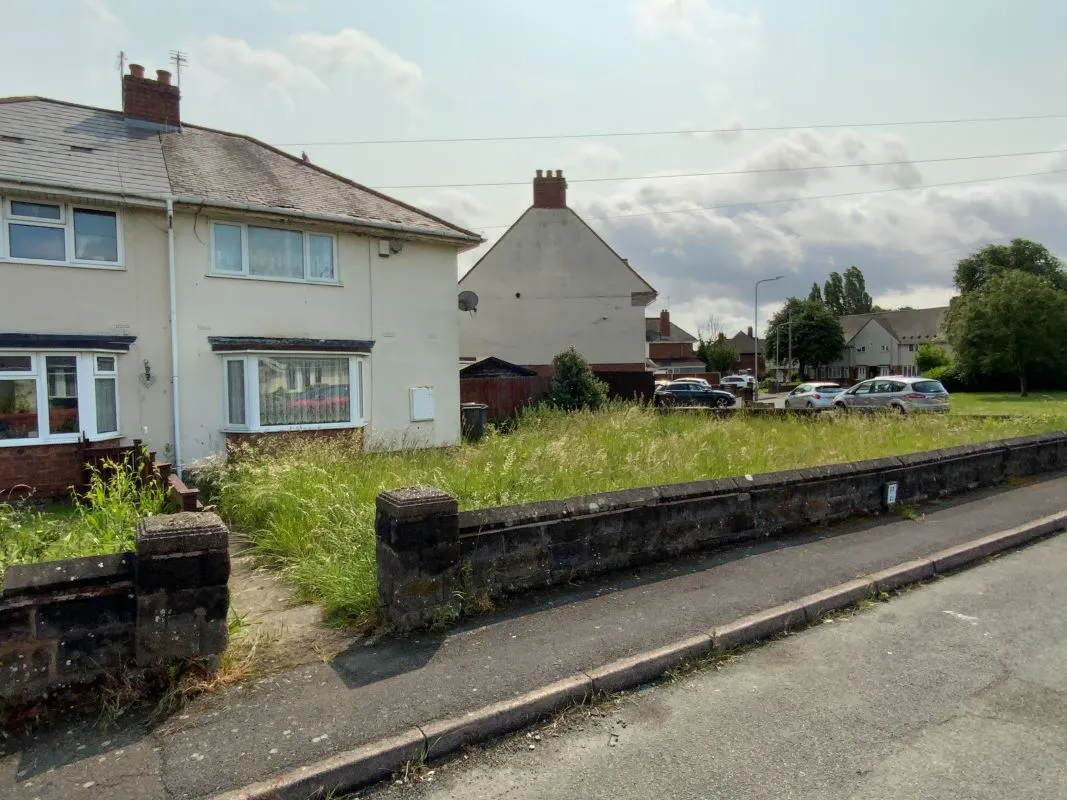 2 bedroom semi detached house in Wolverhampton