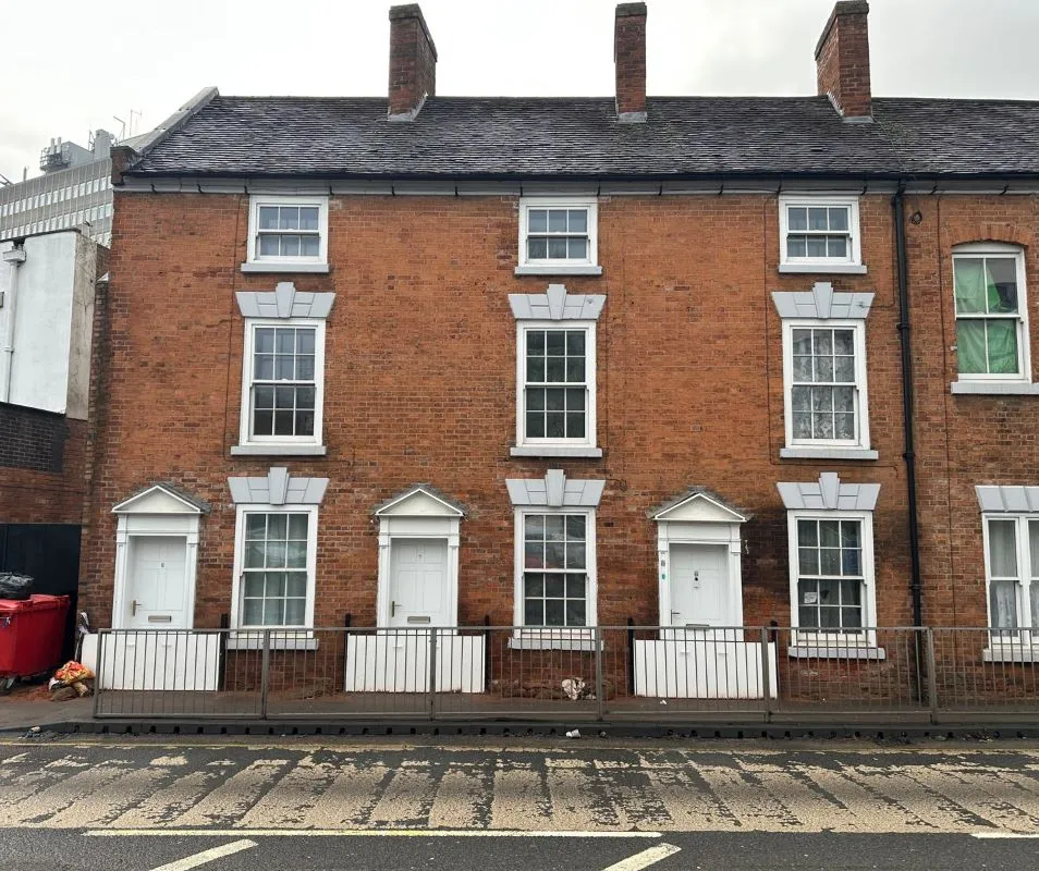 4 bedroom three storey mid terraced property in Walsall 