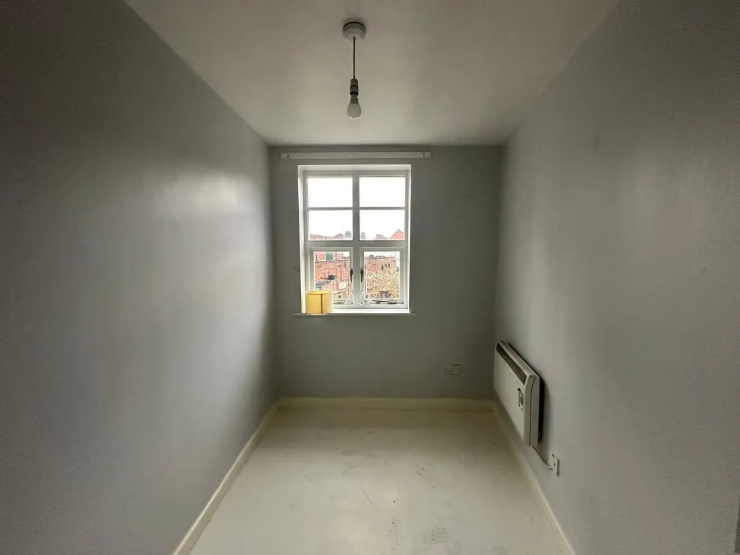 4 bedroom three storey mid terraced property in Walsall 