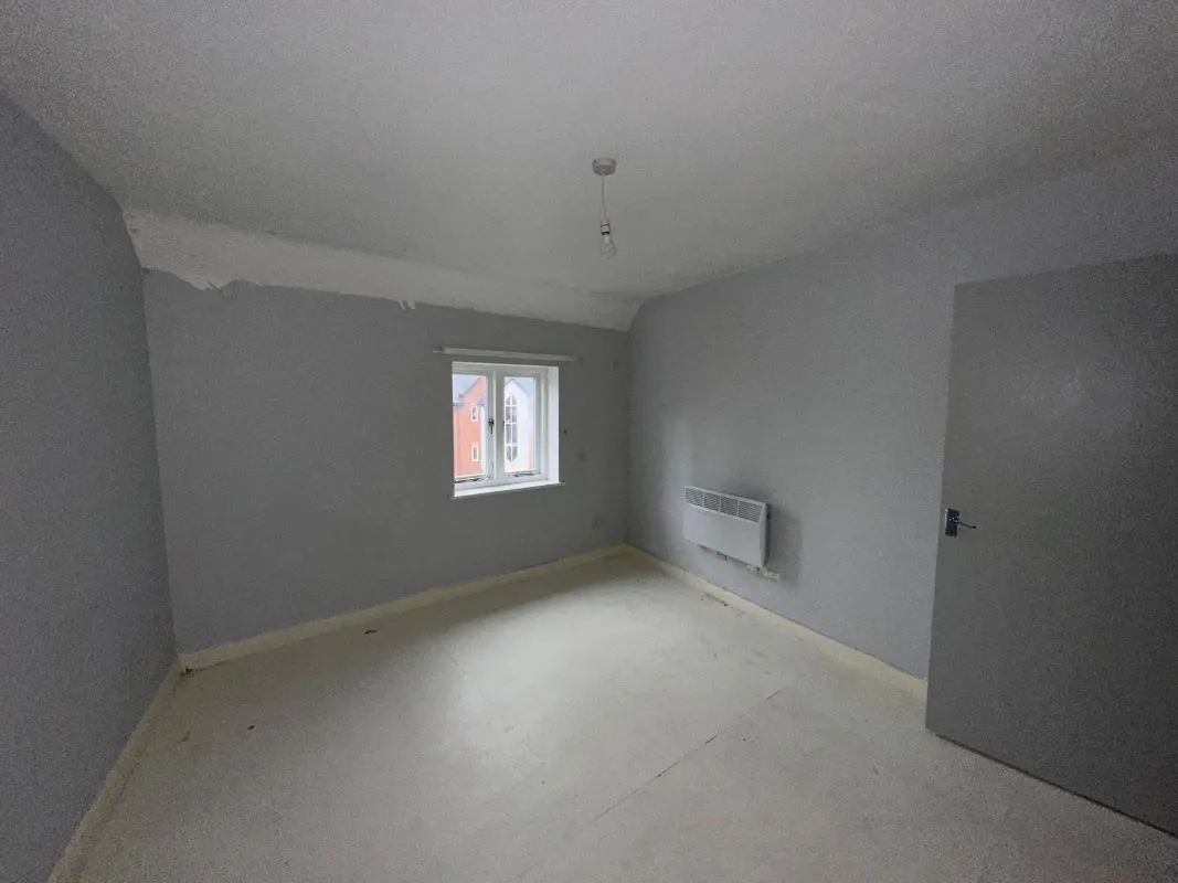 4 bedroom three storey mid terraced property in Walsall 