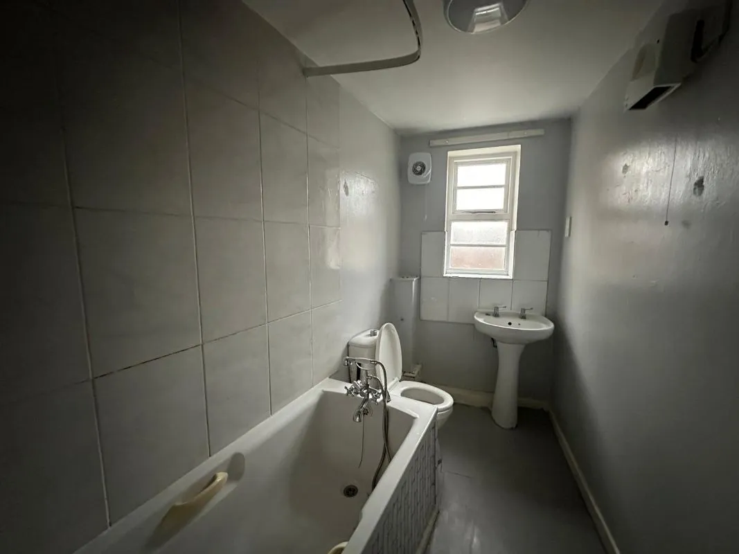 4 bedroom three storey mid terraced property in Walsall 