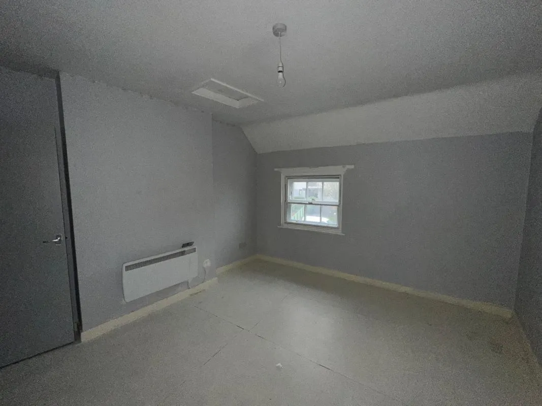 4 bedroom three storey mid terraced property in Walsall 