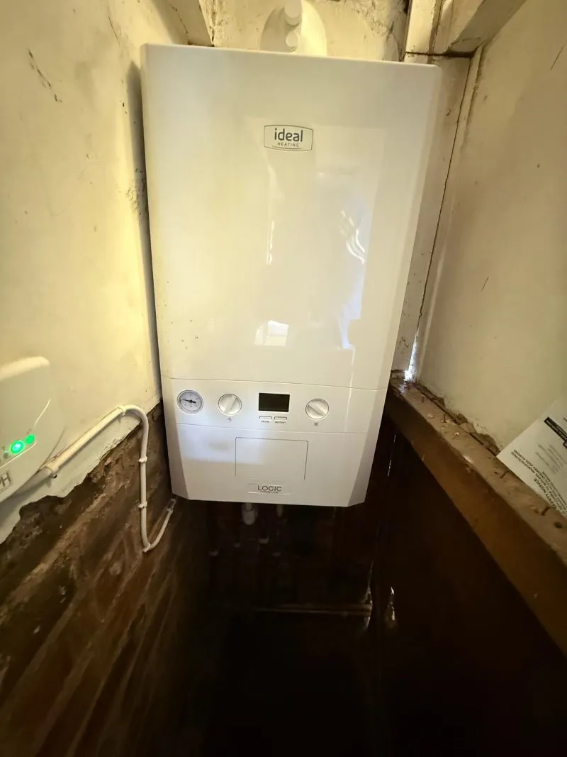 3 bedroom semi detached house in Wolverhampton
