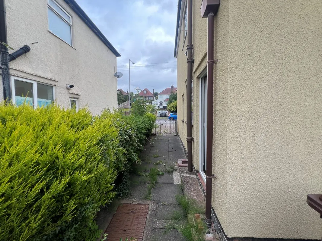 3 bedroom semi detached house in Wolverhampton