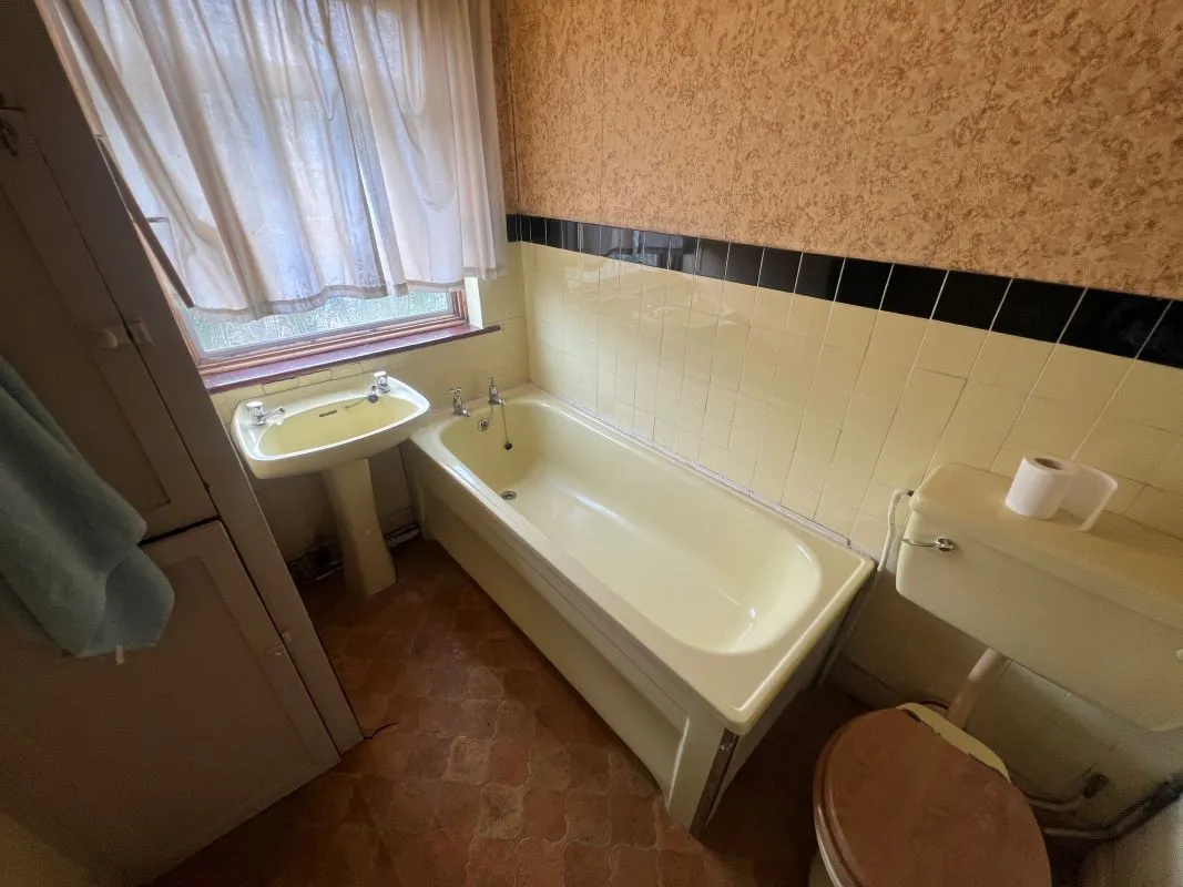 3 bedroom semi detached house in Wolverhampton