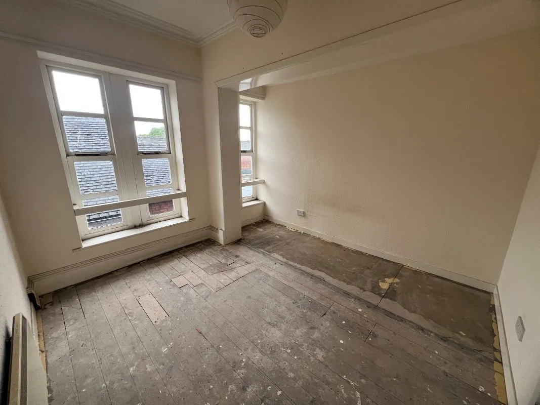 3 bedroom first floor flat in Cheadle, Stoke on Trent