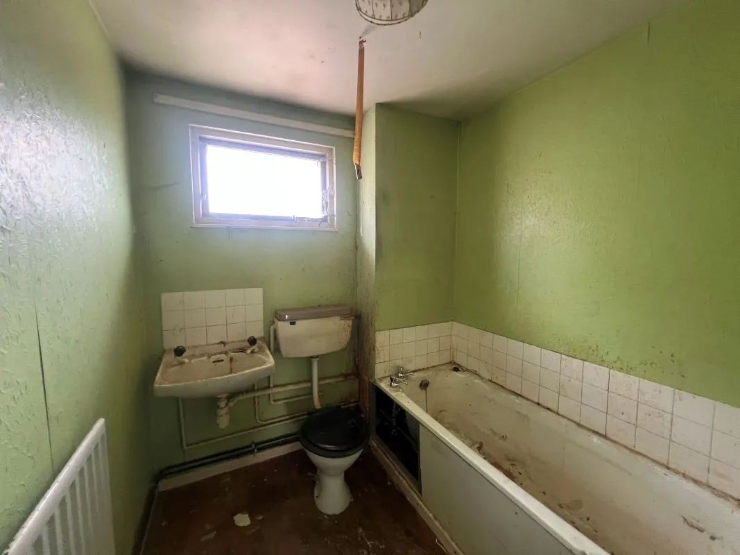 3 bedroom end terraced house in Telford