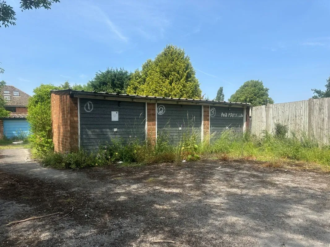 Block of seven freehold garages in Coventry