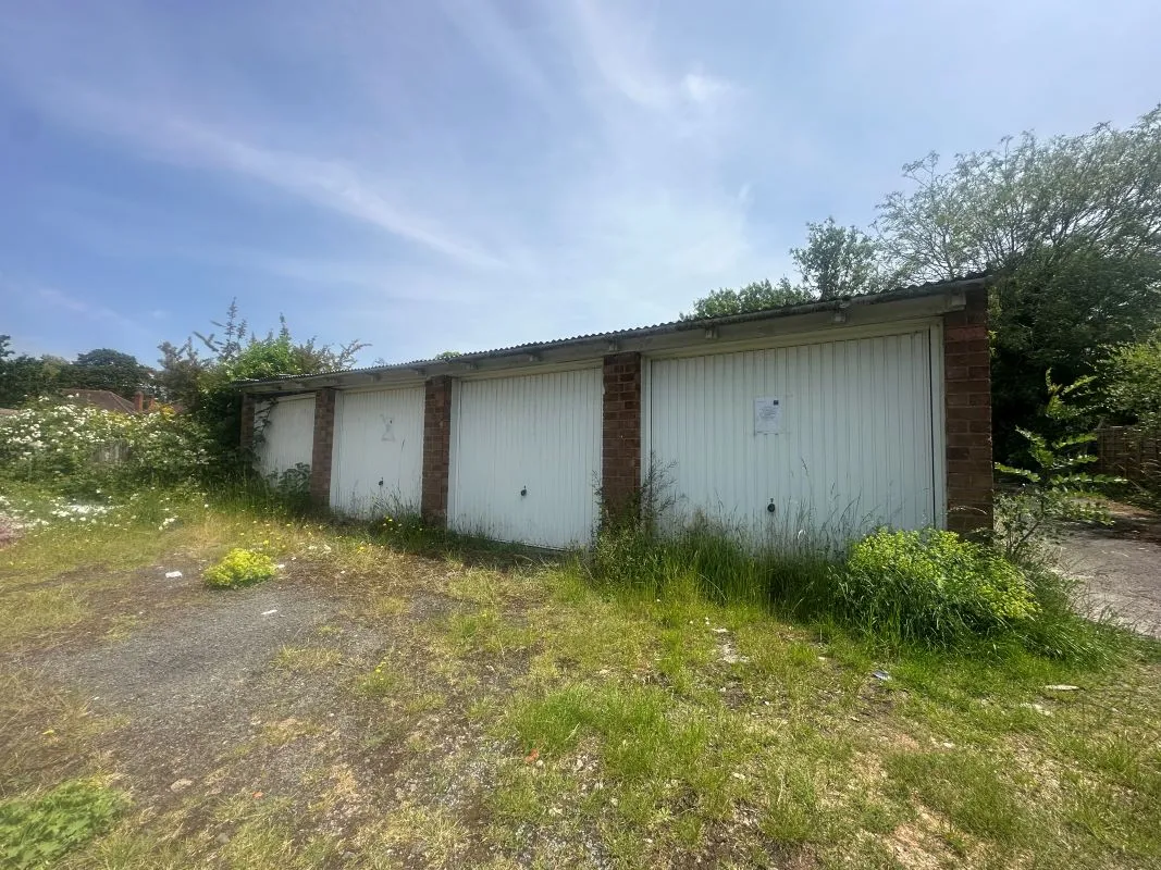 Block of seven freehold garages in Coventry