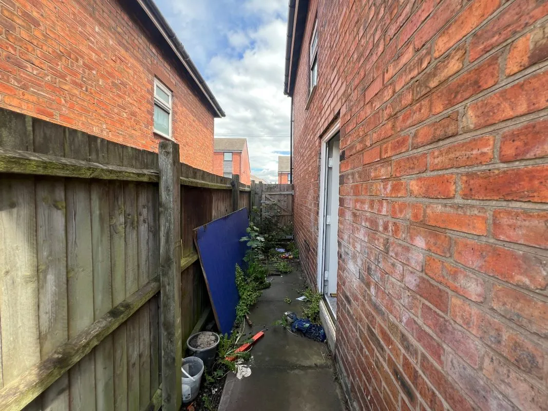 3 bedroom end terraced property in Walsall