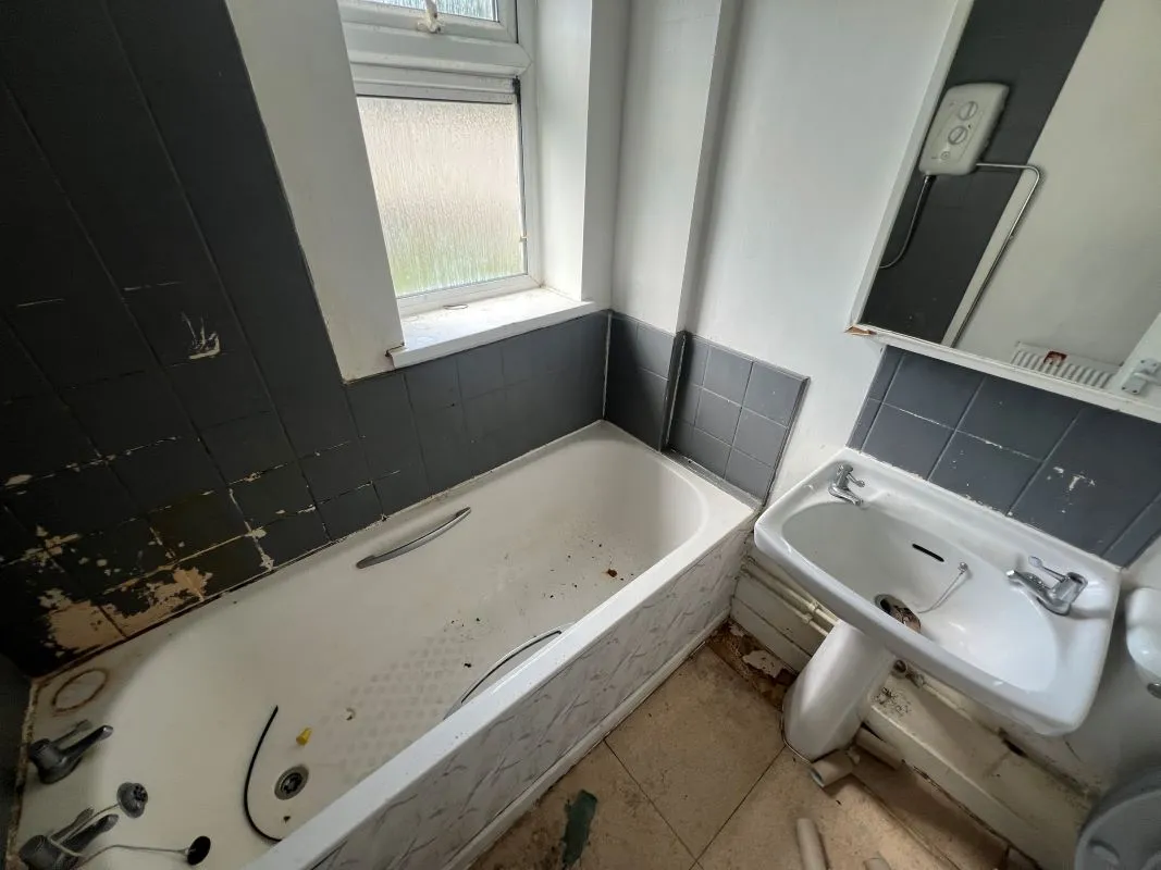 3 bedroom end terraced property in Walsall
