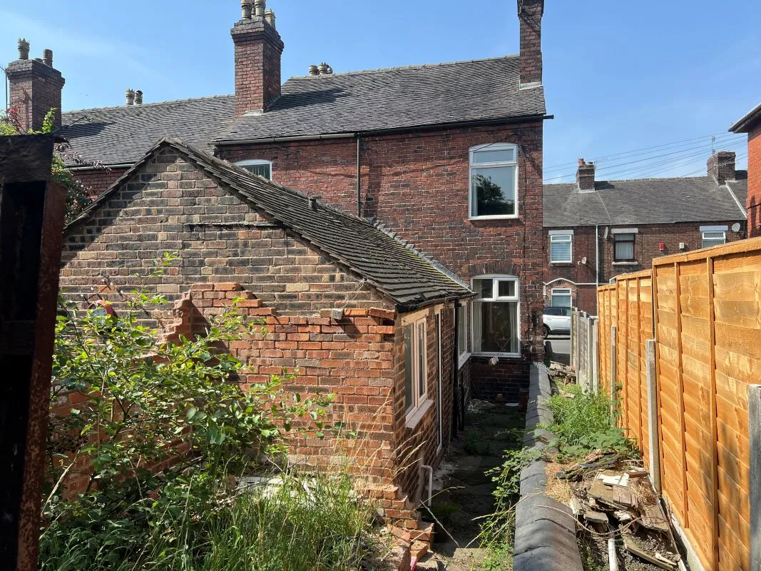 2 bedroom end terraced house in Stoke on Trent