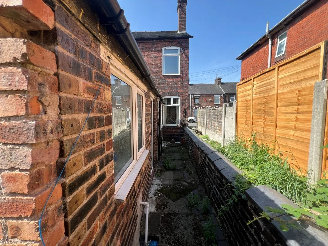 2 bedroom end terraced house in Stoke on Trent