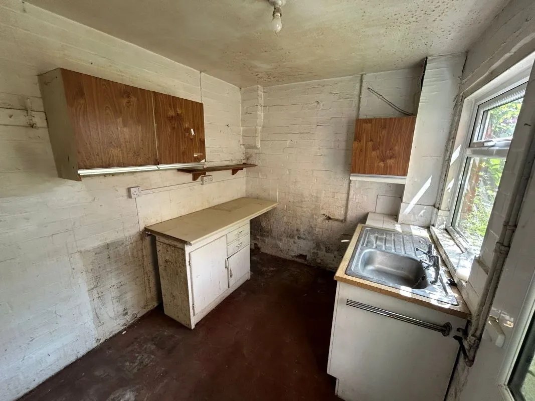 2 Bedroom mid terraced property in Evesham