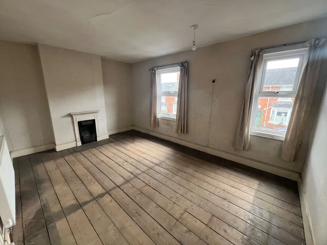 2 Bedroom mid terraced property in Evesham