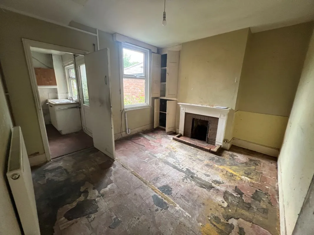 2 Bedroom mid terraced property in Evesham