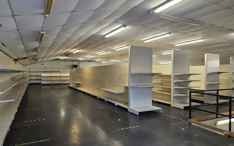 Freehold retail/warehouse premises with parking in Craven Arms, Shropshire