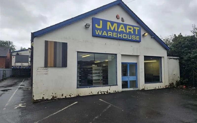 Freehold retail/warehouse premises with parking in Craven Arms, Shropshire