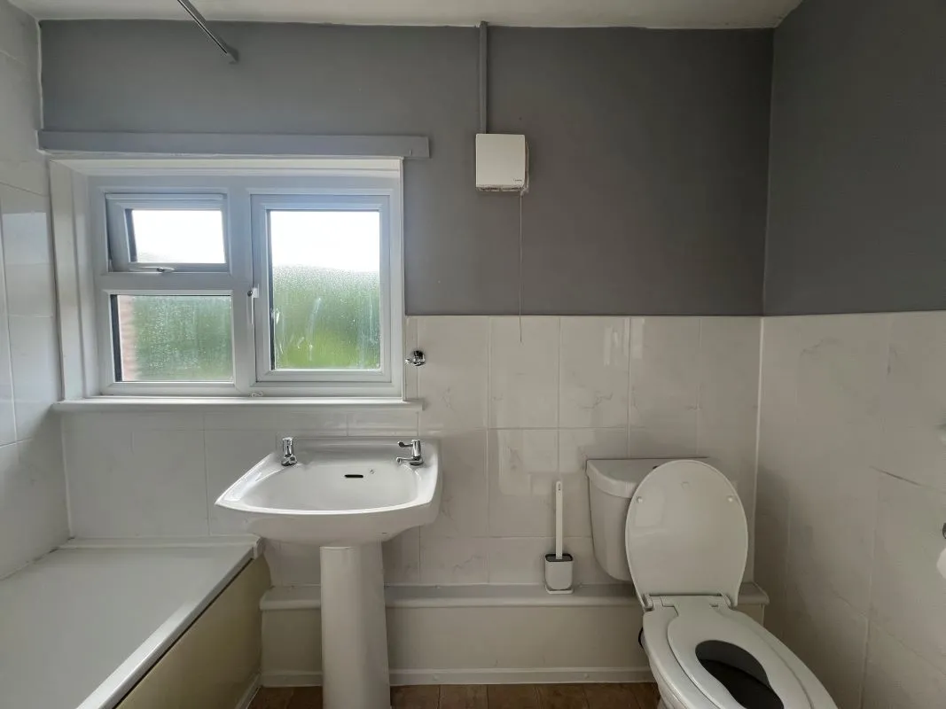 3 bedroom semi detached property in Dawley, Telford.