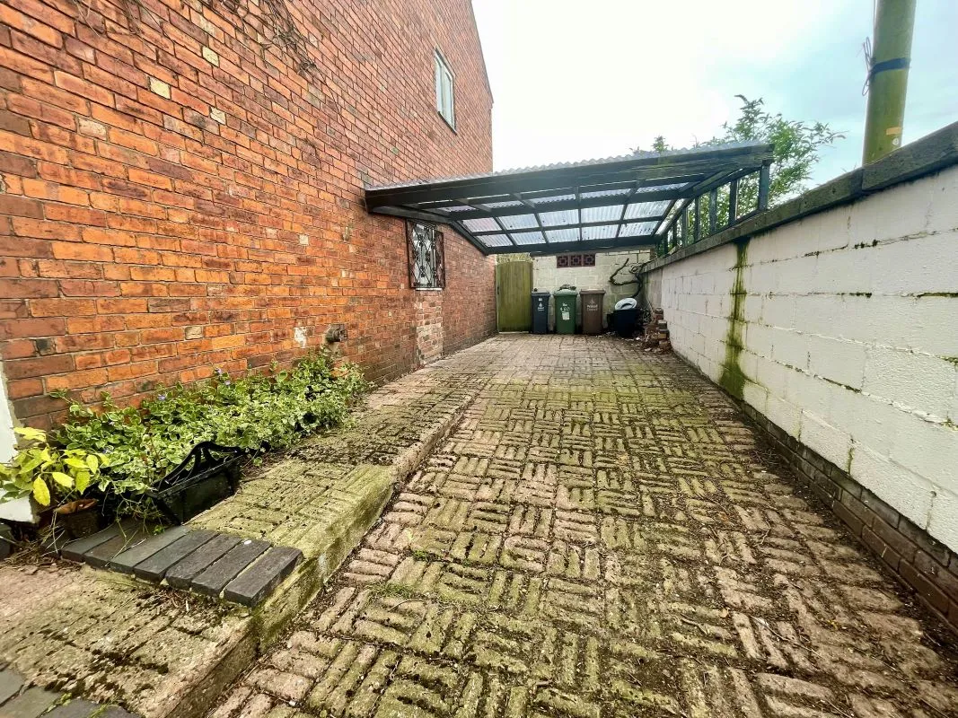 3 bedroom semi detached house in Bloxwich, Walsall