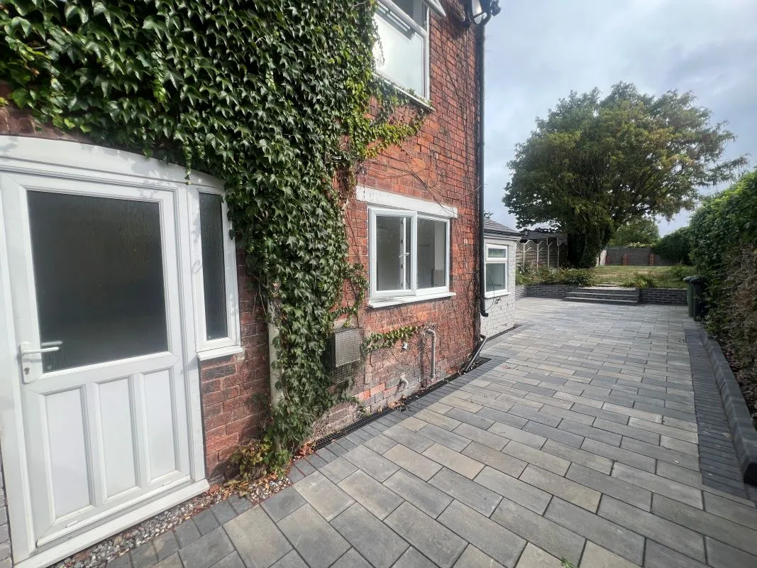 3 bedroom semi detached house in Bloxwich, Walsall