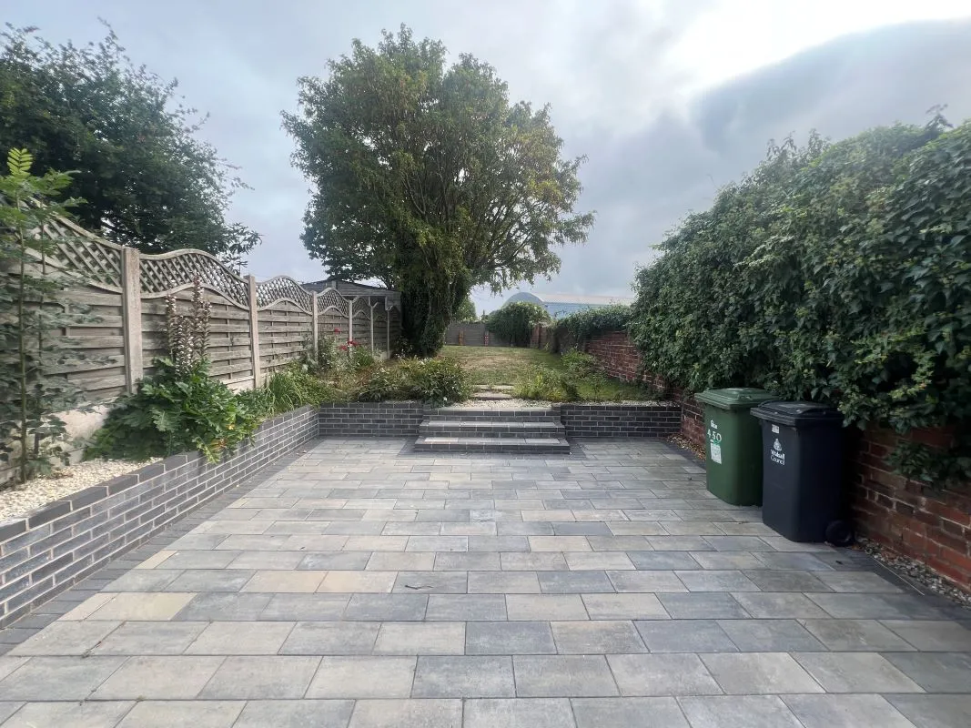 3 bedroom semi detached house in Bloxwich, Walsall