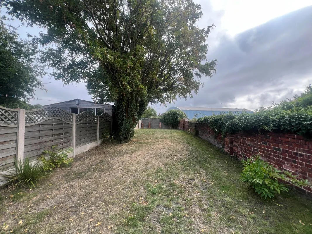 3 bedroom semi detached house in Bloxwich, Walsall